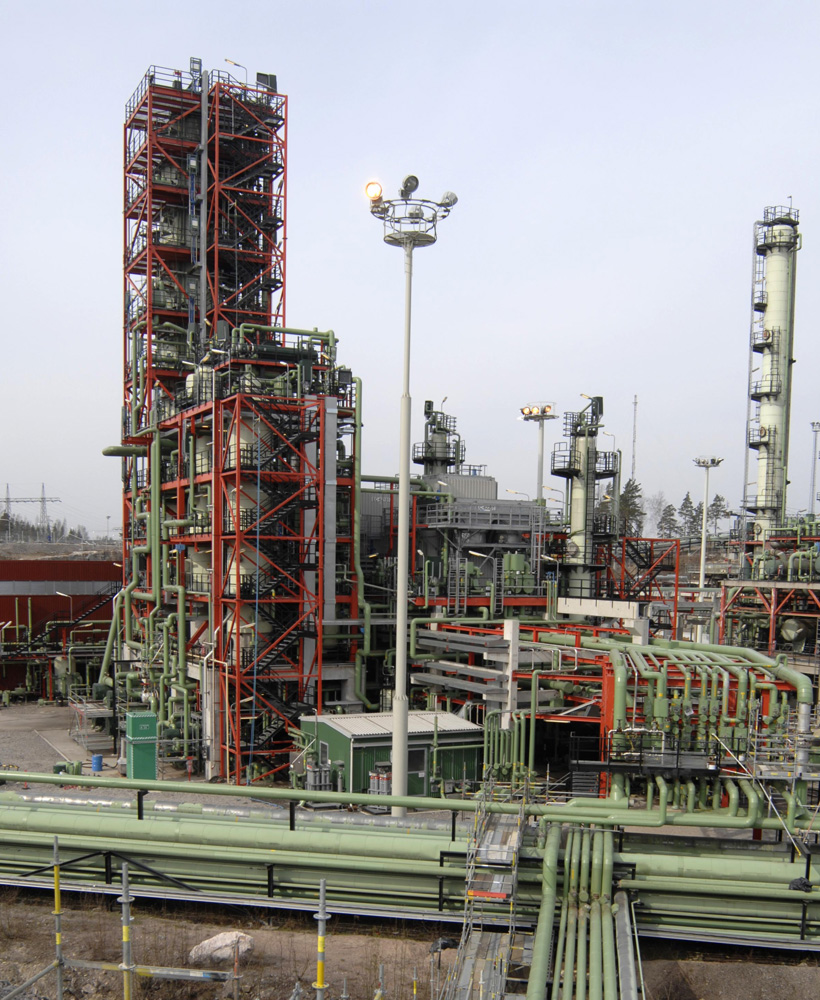 Industrial insulation works on oil plant- Industrycore. 